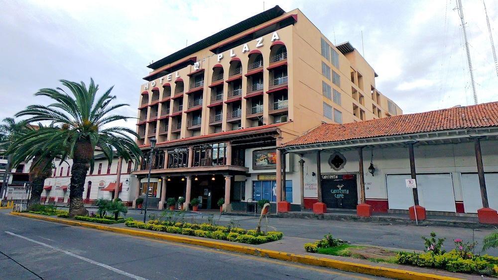 Plaza Uruapan Hotel Экстерьер фото