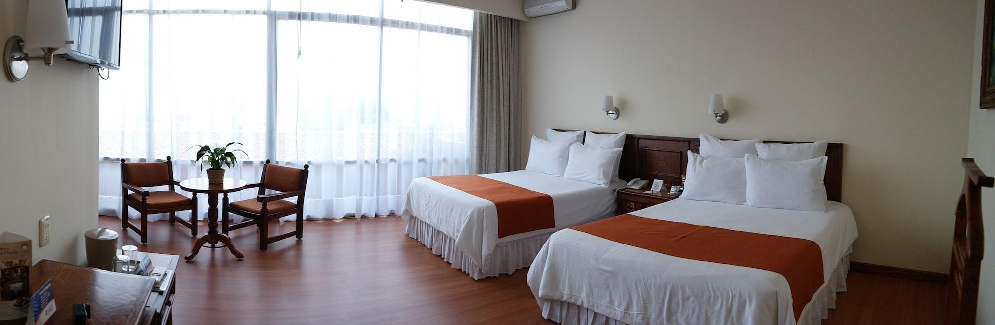 Plaza Uruapan Hotel Экстерьер фото
