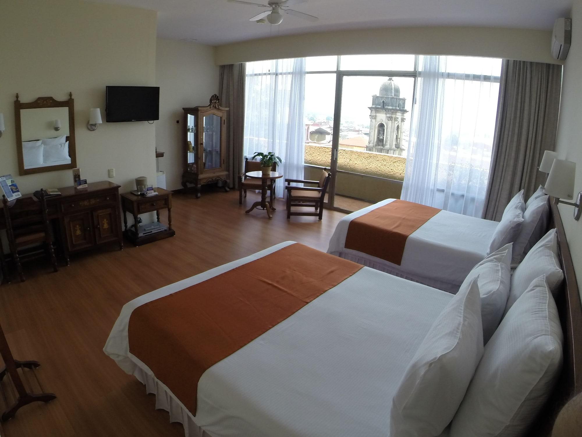 Plaza Uruapan Hotel Экстерьер фото