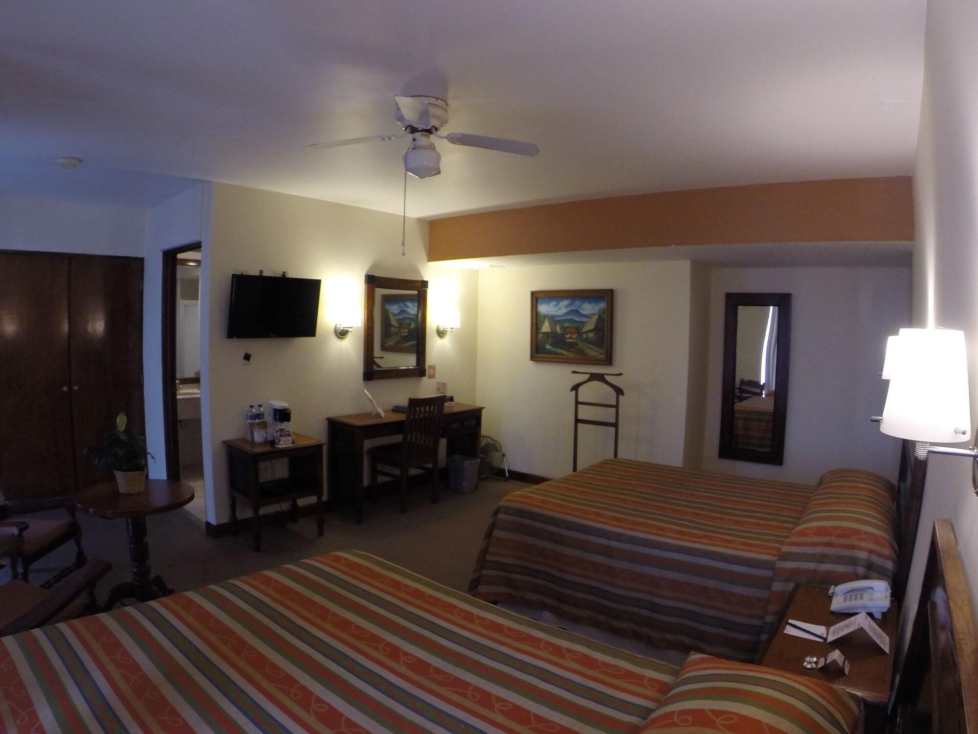 Plaza Uruapan Hotel Экстерьер фото