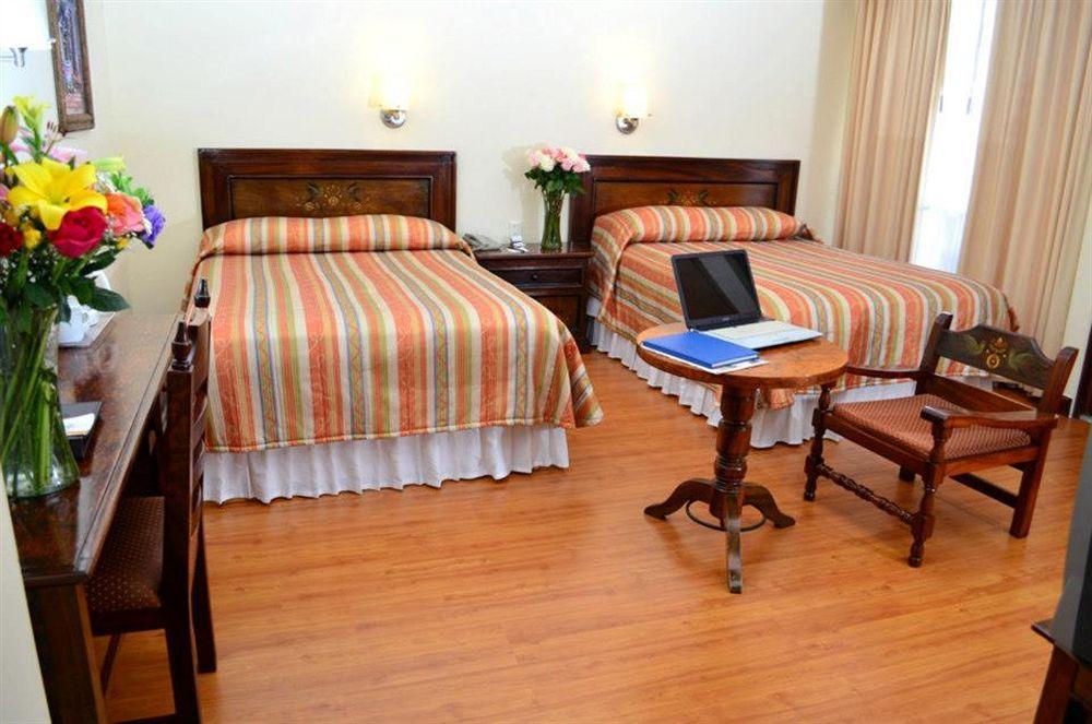 Plaza Uruapan Hotel Экстерьер фото