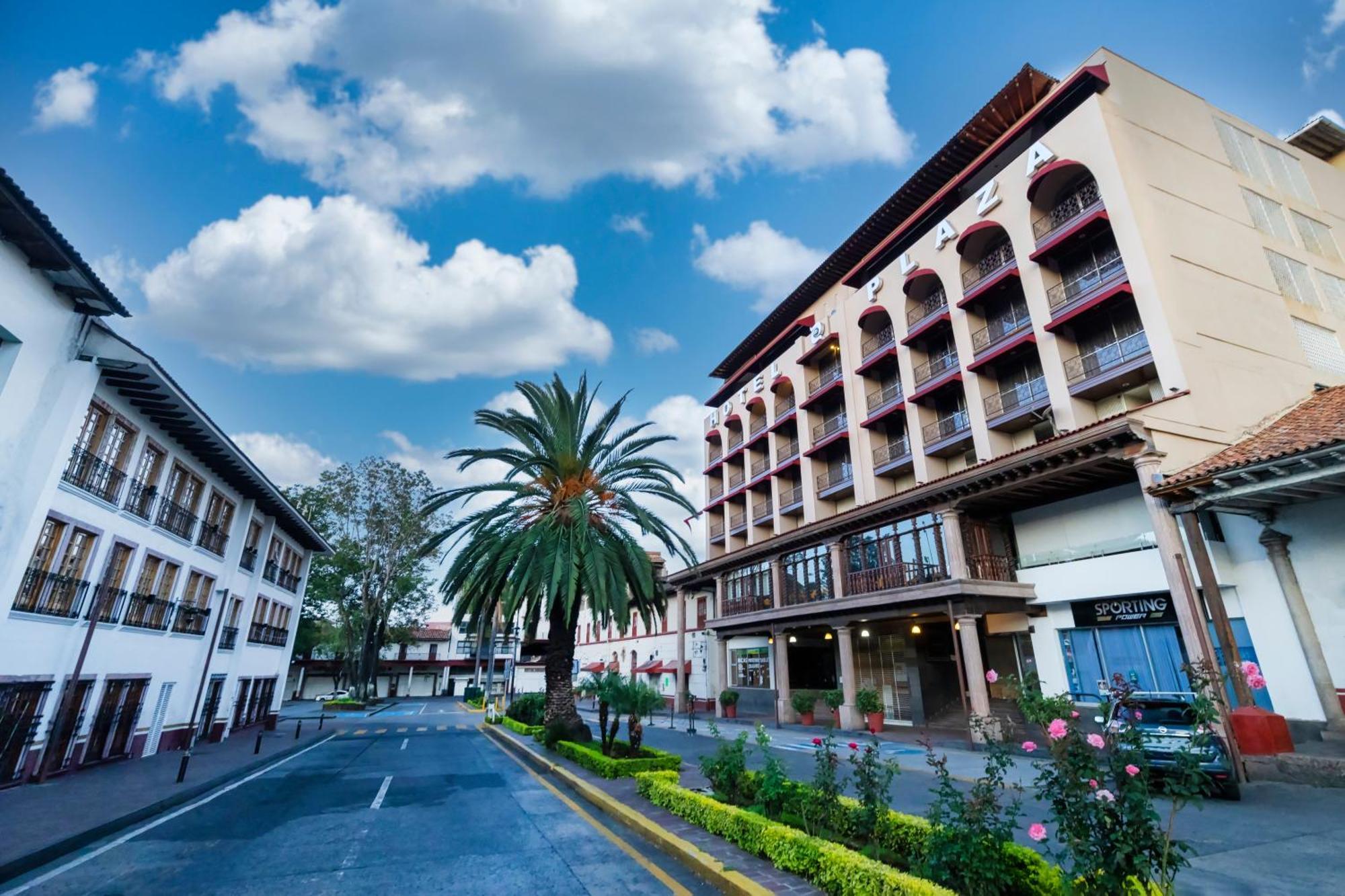 Plaza Uruapan Hotel Экстерьер фото