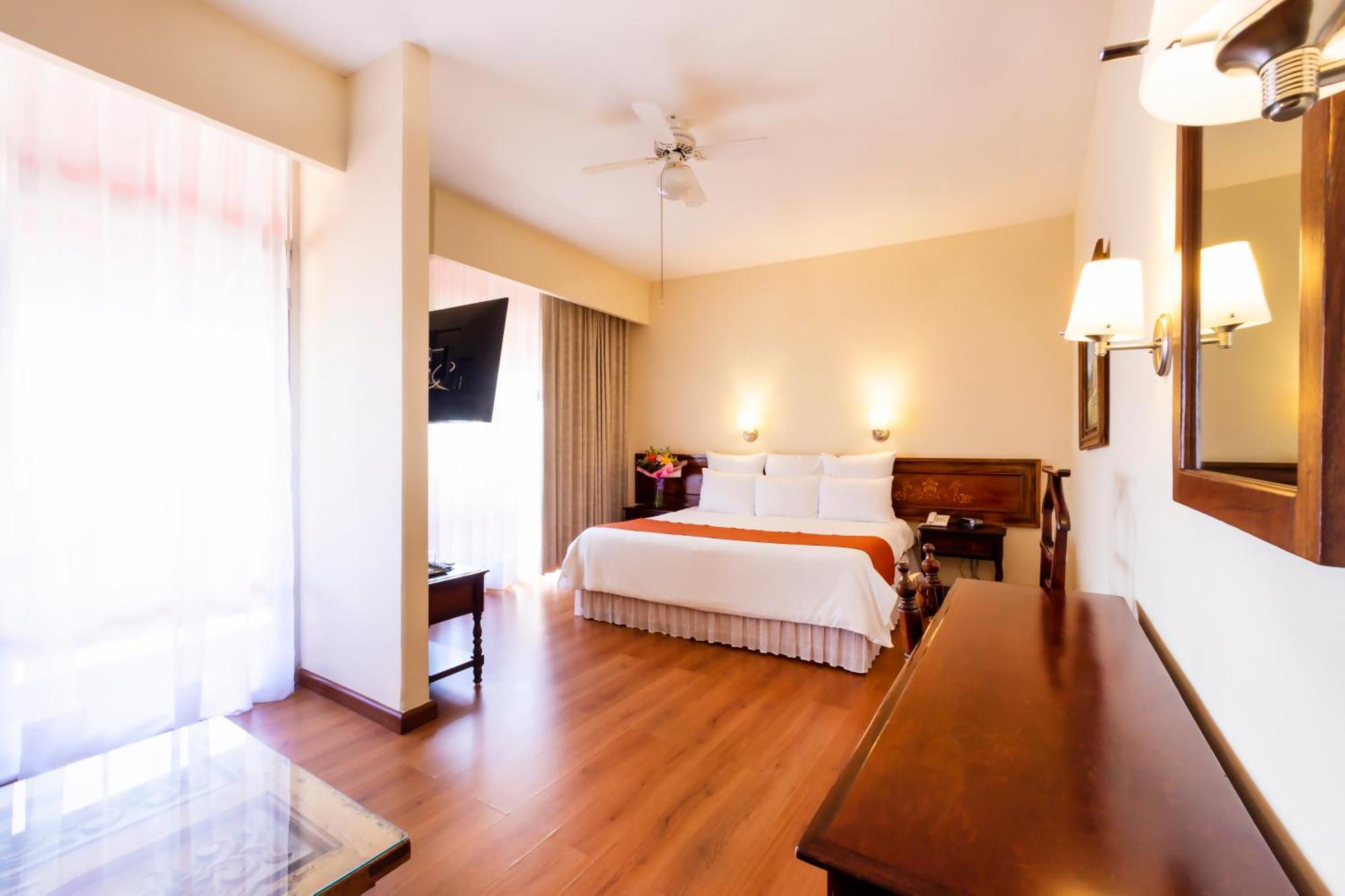 Plaza Uruapan Hotel Экстерьер фото
