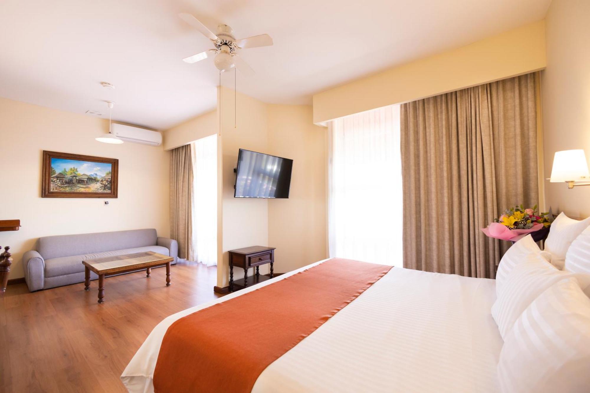 Plaza Uruapan Hotel Экстерьер фото