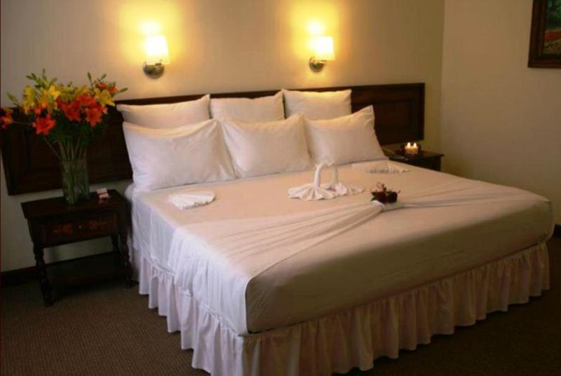 Plaza Uruapan Hotel Экстерьер фото