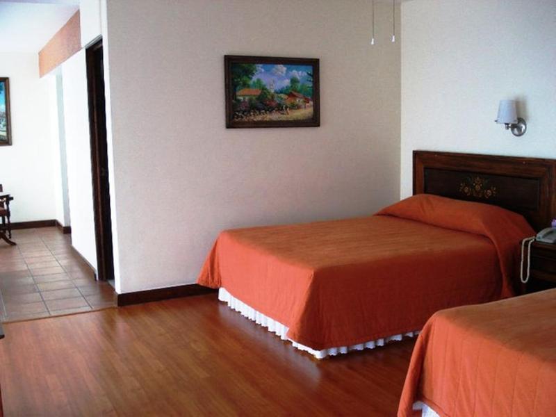 Plaza Uruapan Hotel Экстерьер фото