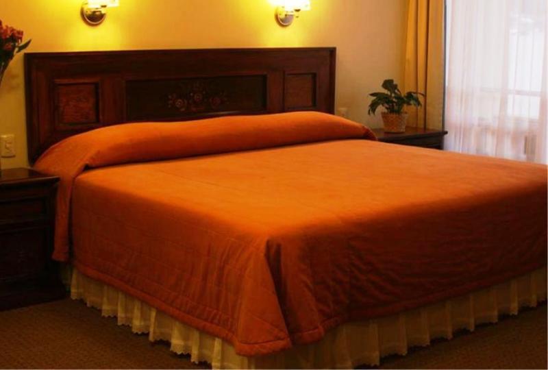 Plaza Uruapan Hotel Экстерьер фото