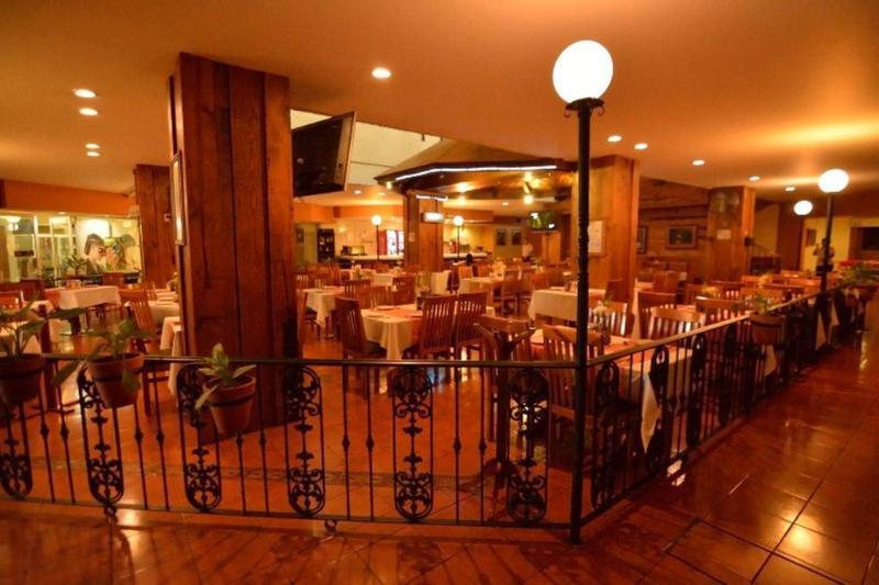 Plaza Uruapan Hotel Экстерьер фото